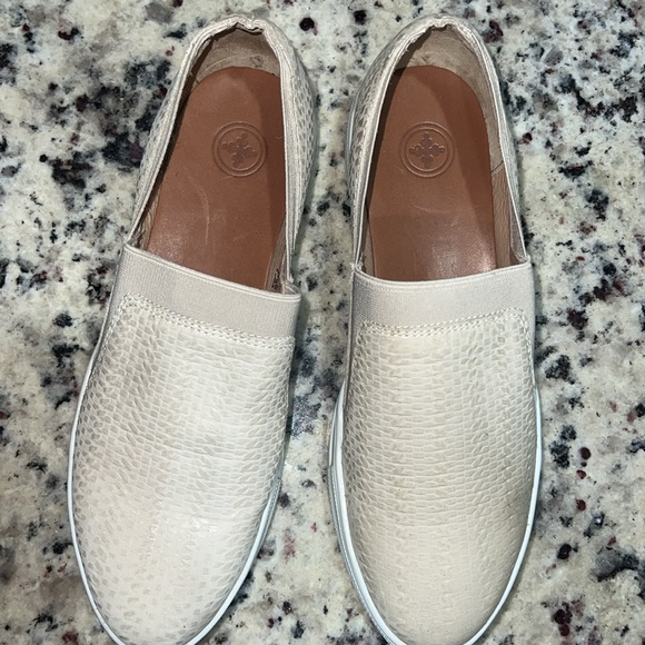 Charleston Shoe Company Cali shoe Pearla Ladies size 8- genuine leather. - Picture 2 of 7